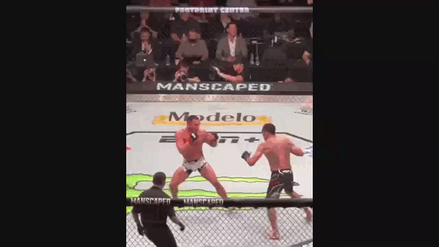 Майкл Чендлер наглухо вырубает Тони фронткиком в голову 