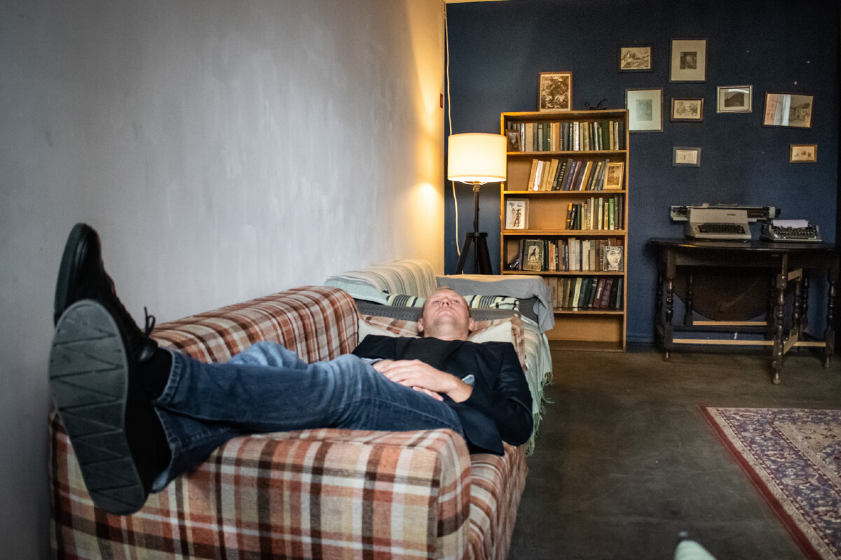 Энергия - это то, что необходимо человеку как для удовлетворения базовых потребностей, так и для реализации жизненных целей и планов. Разбираемся, рационально ли человек расходует ценный жизненный ресурс? Как восстановить силы и приумножить "энергетический капитал"?