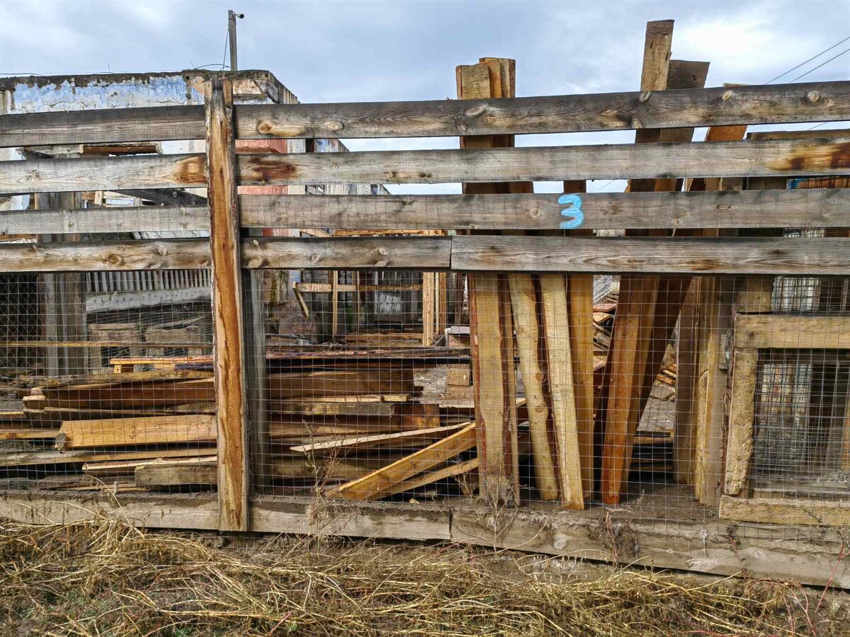 Все, что осталось от некоторых вольеров