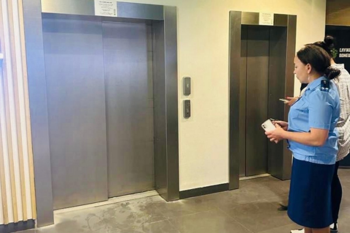    В Астрахани в жилой высотке упал грузовой лифт