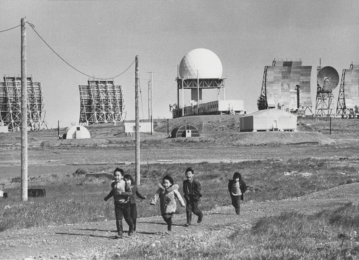 Радиолокационная станция дальнего обнаружения воздушных целей системы ПВО на арктическом побережье Канады – конец 1950-х гг.