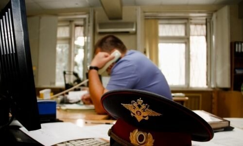 В организации утверждают, что силовики уходят по разным причинам, но в числе ключевых – низкие зарплаты, переработки и процветающая «палочная система».