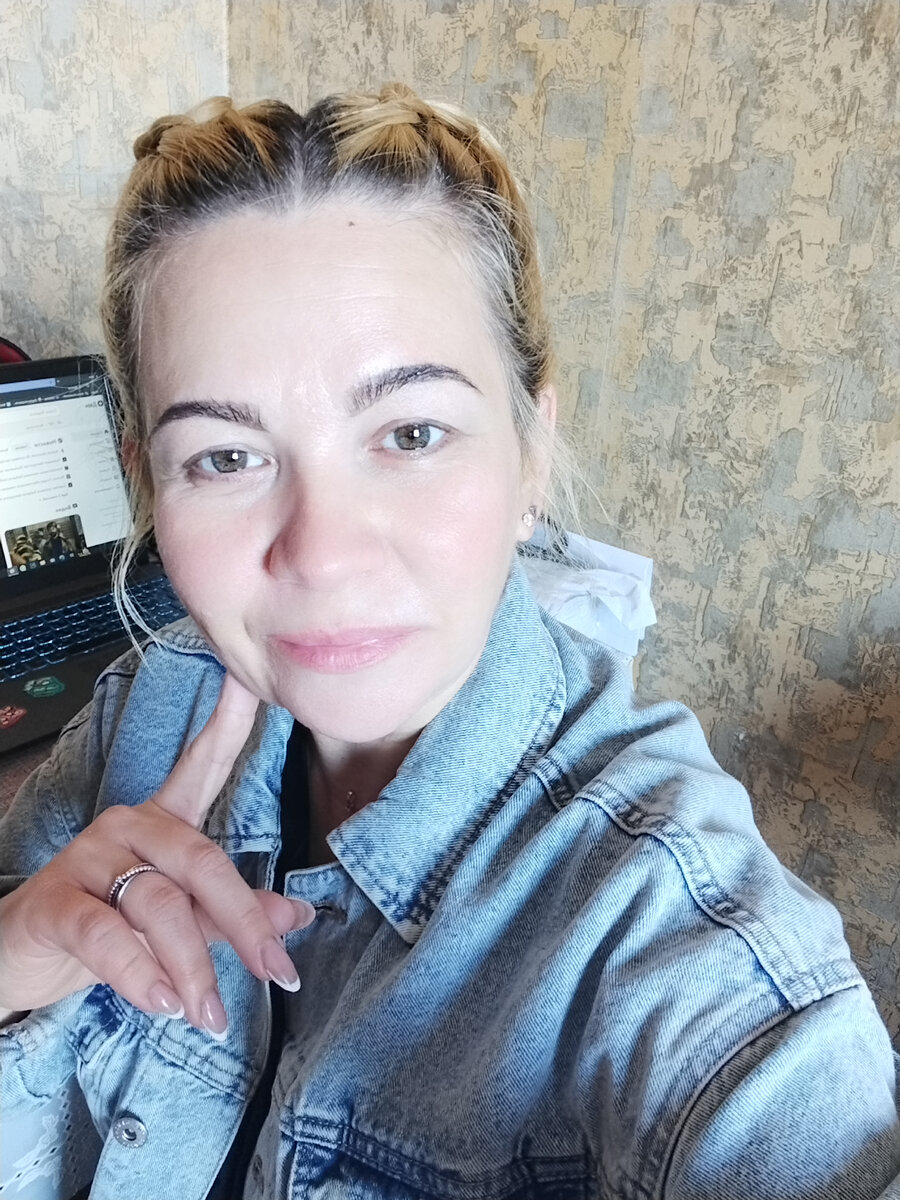 Перед выходом в паспортный на дорожку щелкнула себя 07.10.23