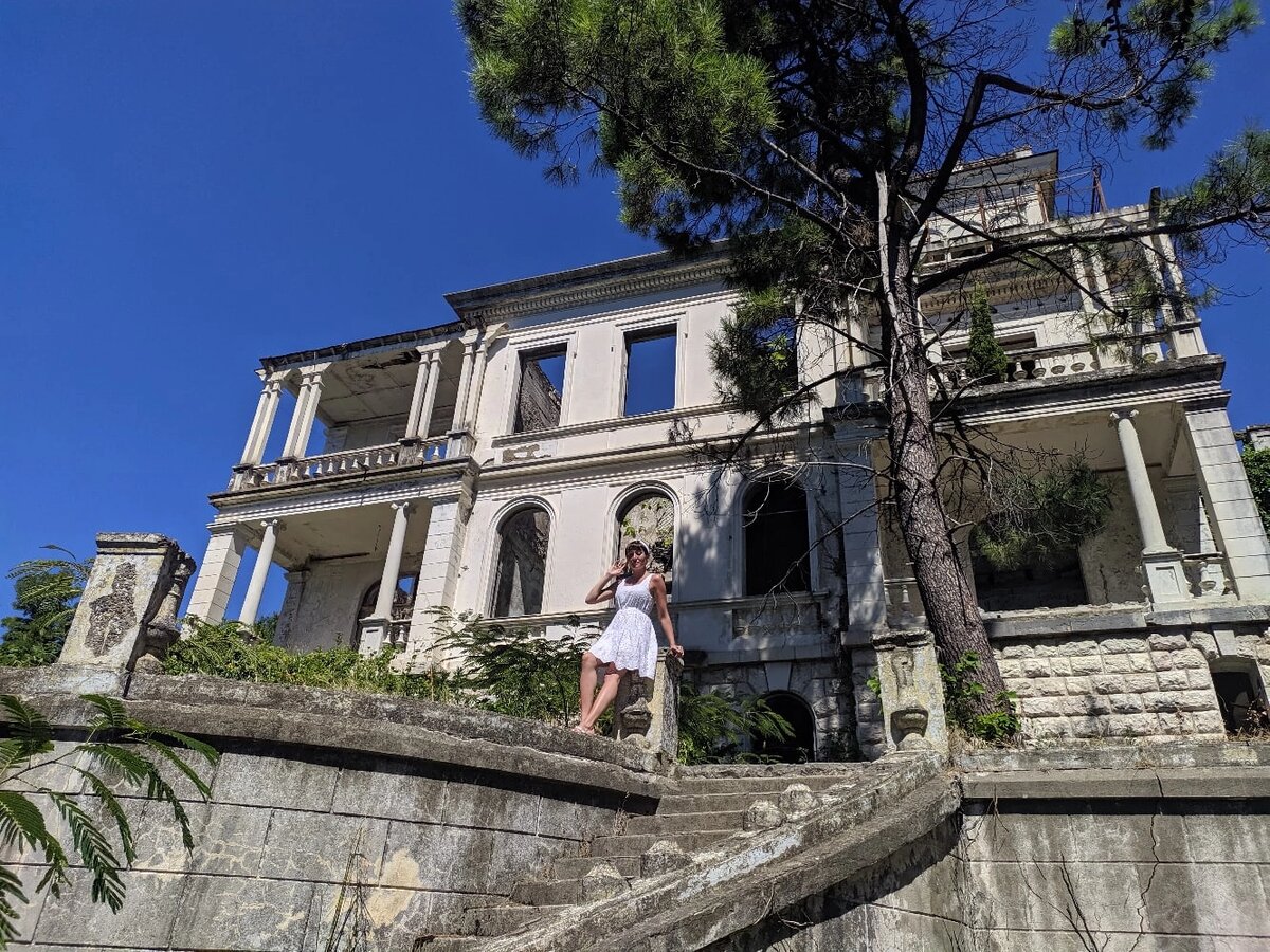 Заброшенный замок принца Ольденбургского. 2020г.