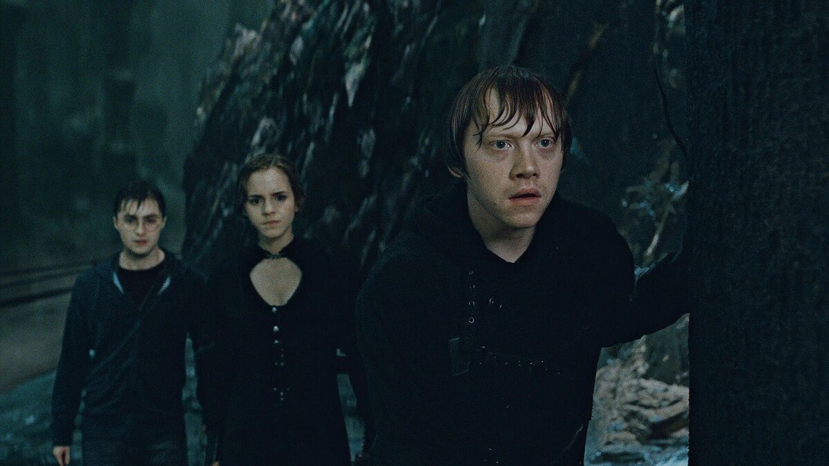  Здравствуй, колдун или колдунья! Сегодня мы погрузимся в волшебный мир Гарри Поттера и ещё раз встретимся с нашими любимыми героями, в финальной части саги - "Гарри Поттер и Дары смерти: Часть 2".-2