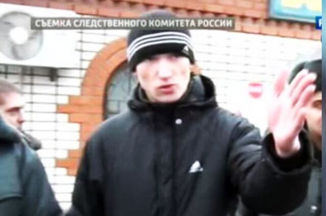    Денис Калинин во время следственного эксперимента. Фото: Скриншот/ СУ СК РФ по Ростовской области