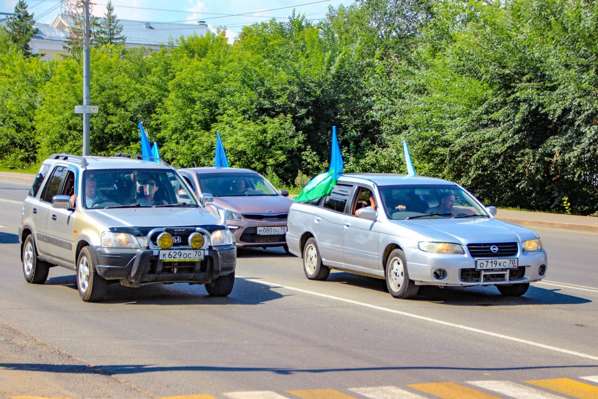    Томичи присоединились к автопробегу в честь присоединения новых регионов