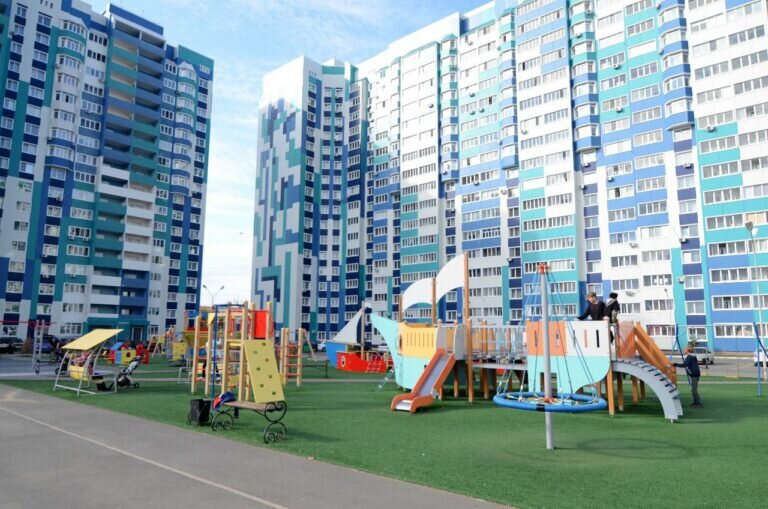    В Оренбурге жителям аварийного дома на Мирнинской вручили ключи от новых квартир Кристина Просвиркина