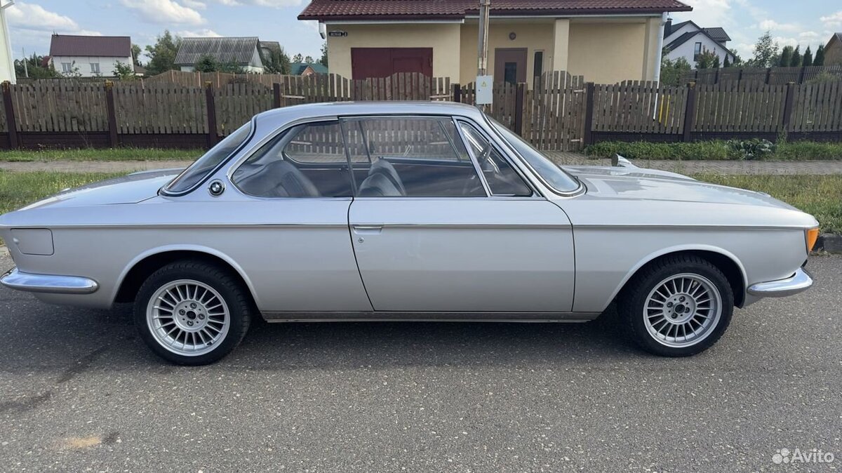 Выбор дисков весьма сомнителен - на мой взгляд, они сильно "дешевят" автомобиль.