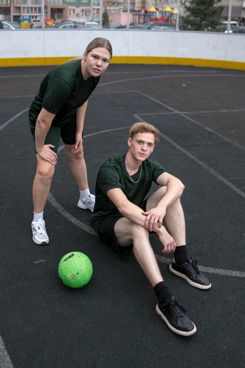 Спортивный костюм имеет насыщенный цвет, который со временем не теряет свою яркость, станет приятным приобретением для всех, кто любит играть в футбол и отдыхать активно.