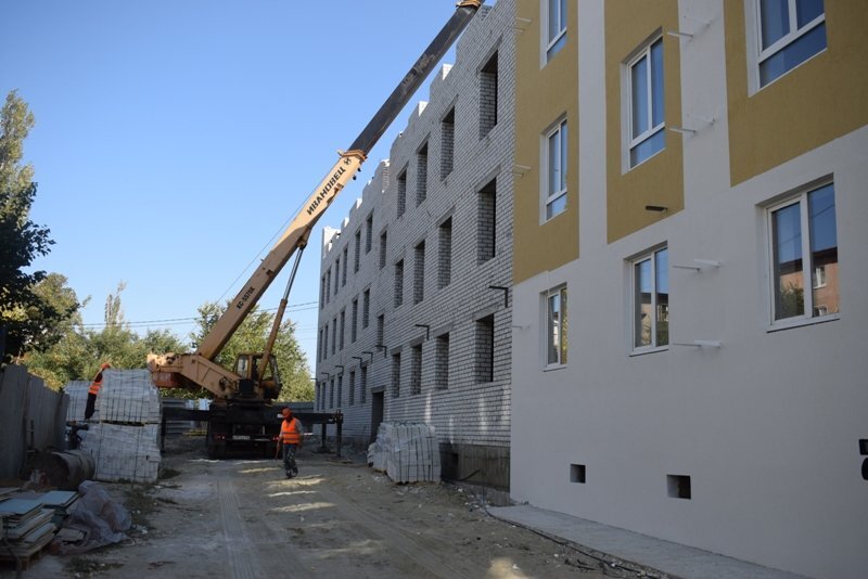    Строительство дома в 4 микрорайоне (фото пресс-службы администрации Камышина)