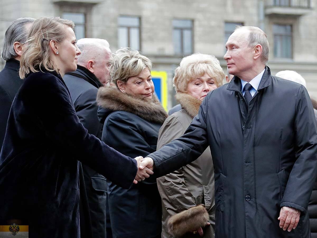 Они конечно все свои, одной как принято семьи...