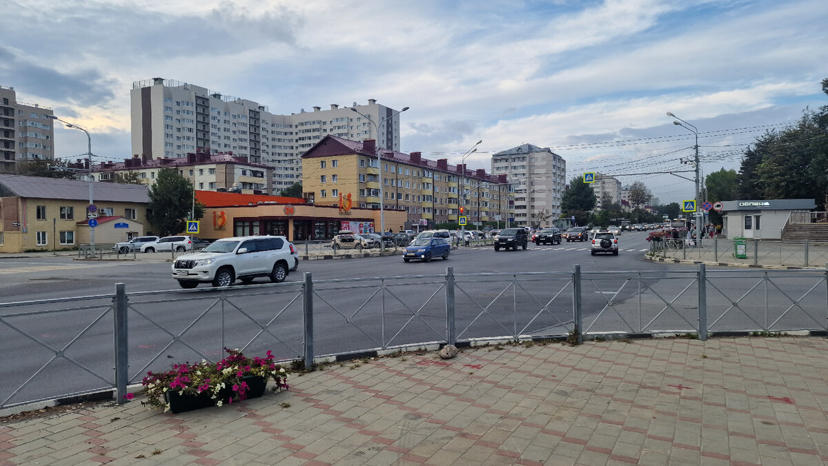 Новые дома не очень сочетаются со старыми