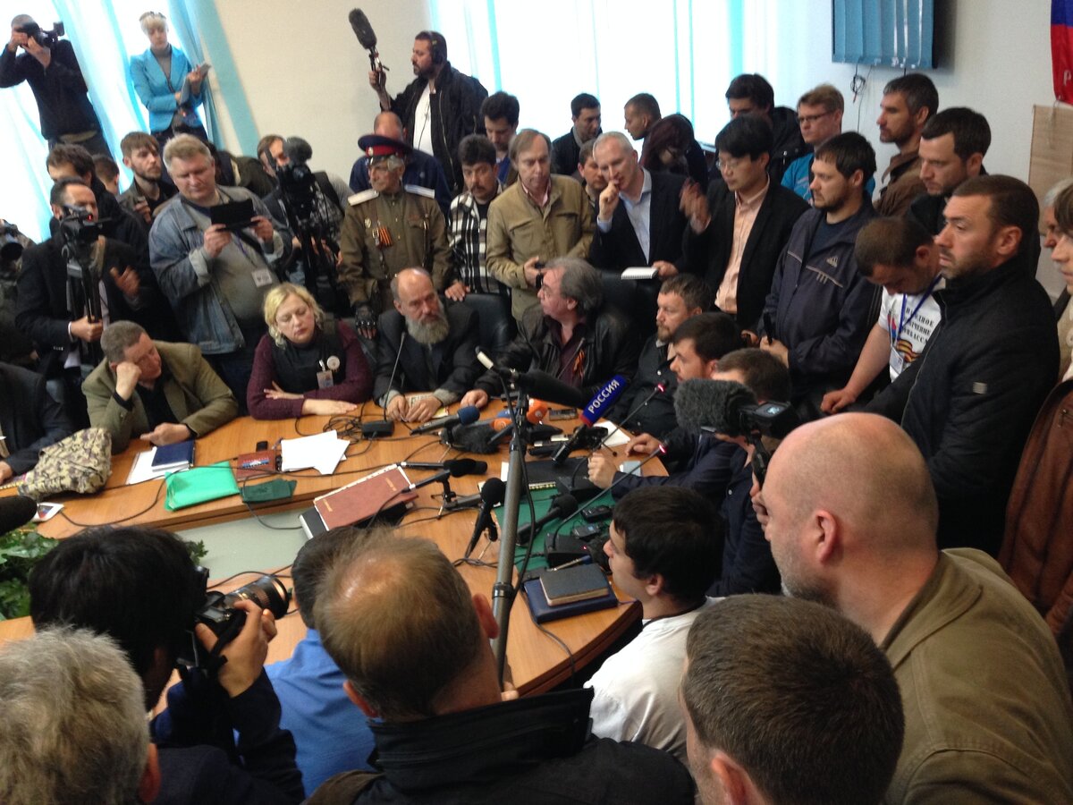    Весной 2014 года жители бывших Донецкой и Луганской областей Украины провозгласили Донецкую и Луганскую народные республики. Право на их самоопределение было зафиксировано по итогам референдумов, прошедших 11 мая 2014 года / Наталья Селиверстова