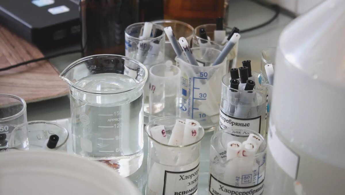     В Ростовской области донские ученые разработали материал, позволяющий расщеплять воду на кислород и водород для получения топлива, об этом сообщил портал ТАСС.