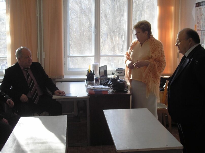 Владимир Иванович Жохов на встрече с учителями в Санкт-Петербурге. Крайняя слева – Наталья Анатольевна Клинова.1 из 4