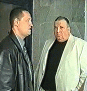 Вор в законе Солдатенко (справа) с лидером группировки «морозовцев» Сергеем Морозовым. Морозов был приговорен белорусским судом к высшей мере наказания, расстрелян в 2008 году