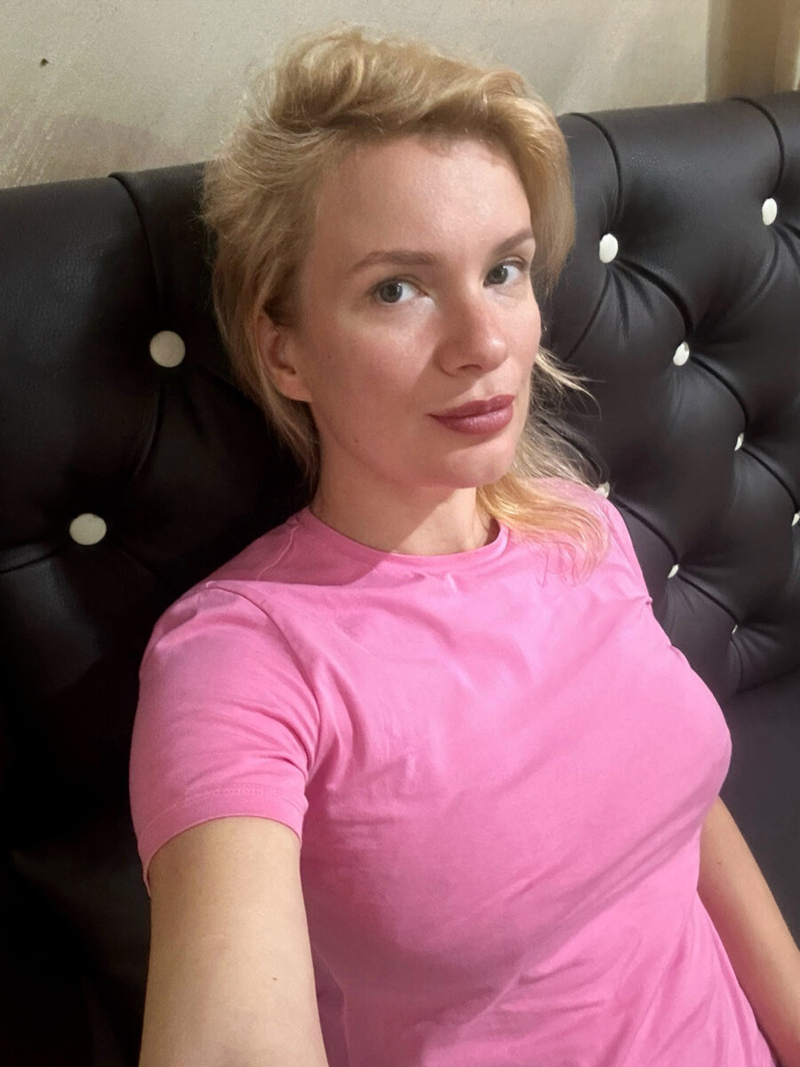 Это я вчера в рэсторане 😀 так выглядит автор этого блога