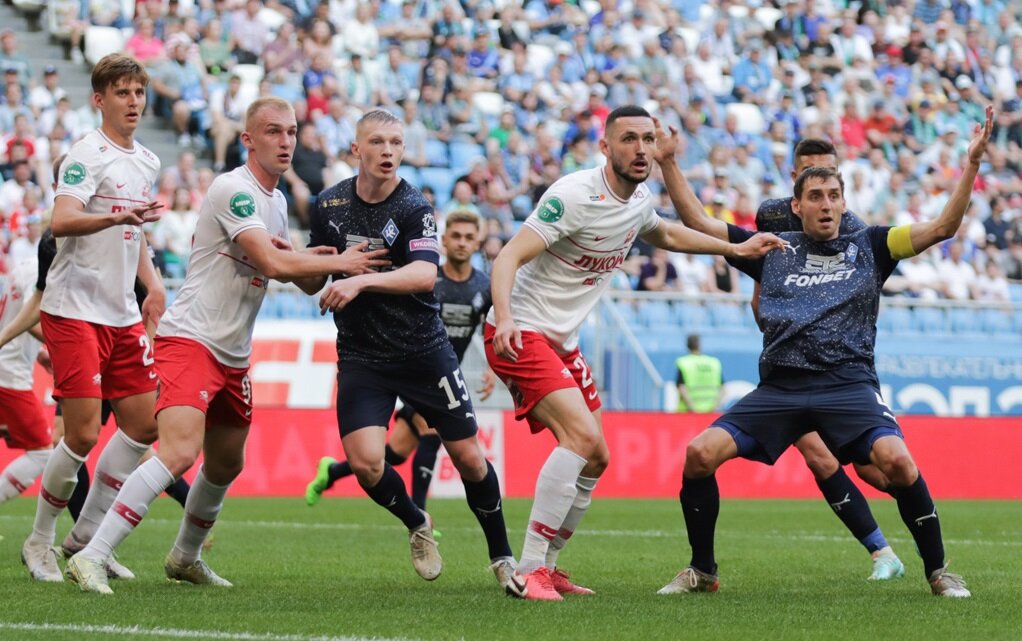 Привет, красно-белые! Очередной тур чемпионата России уже стартовал и мягко скажем, не без скандалов. Опять начудил наш "великий" судейский корпус. На этот раз в матче Ростов - Урал.