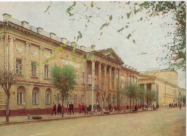 Оренбургский губернаторский историко-краеведческий музей основан 24 ноября 1830 года по указу оренбургского военного губернатора графа Павла Петровича Сухтелена.-2