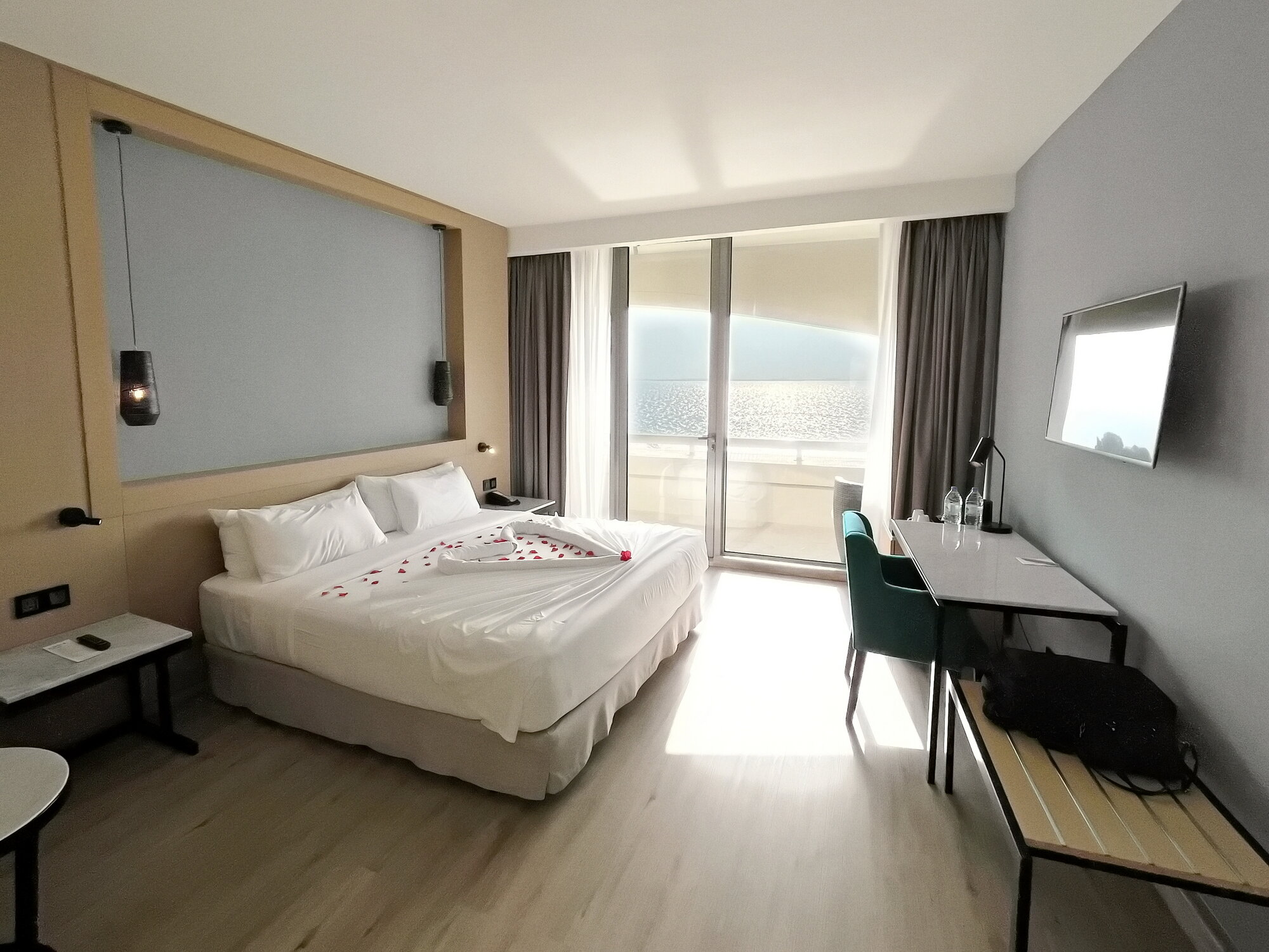 отели шарджи на первой линии оаэ