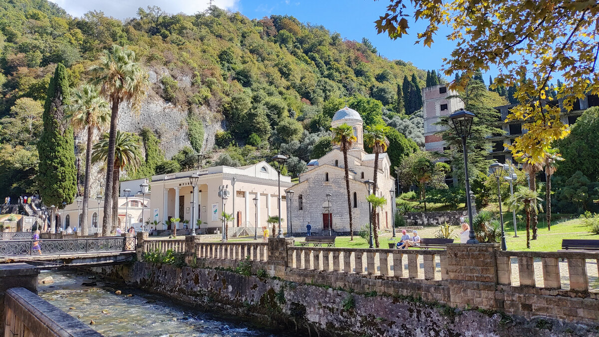 Слева музей Абхазского царства.