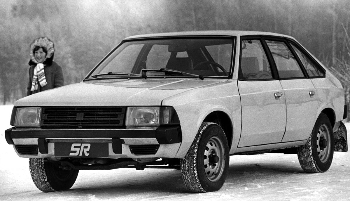 Первый собранный уже по заводской документации — предсерийный «Москвич-2141»Реклама