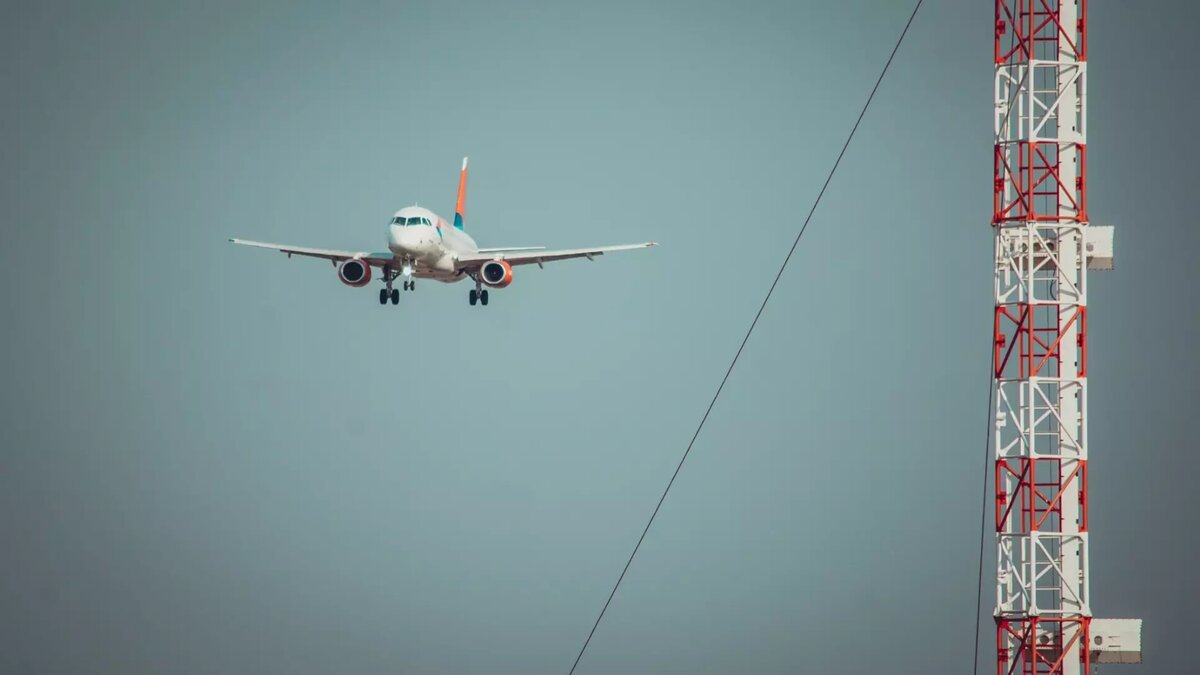     Самолет рейса Ижевск — Когалым вынужден был кружить в зоне ожидания для выработки топлива из-за проблем с шасси. Об этом сообщается в тг-канале Аviaincident.