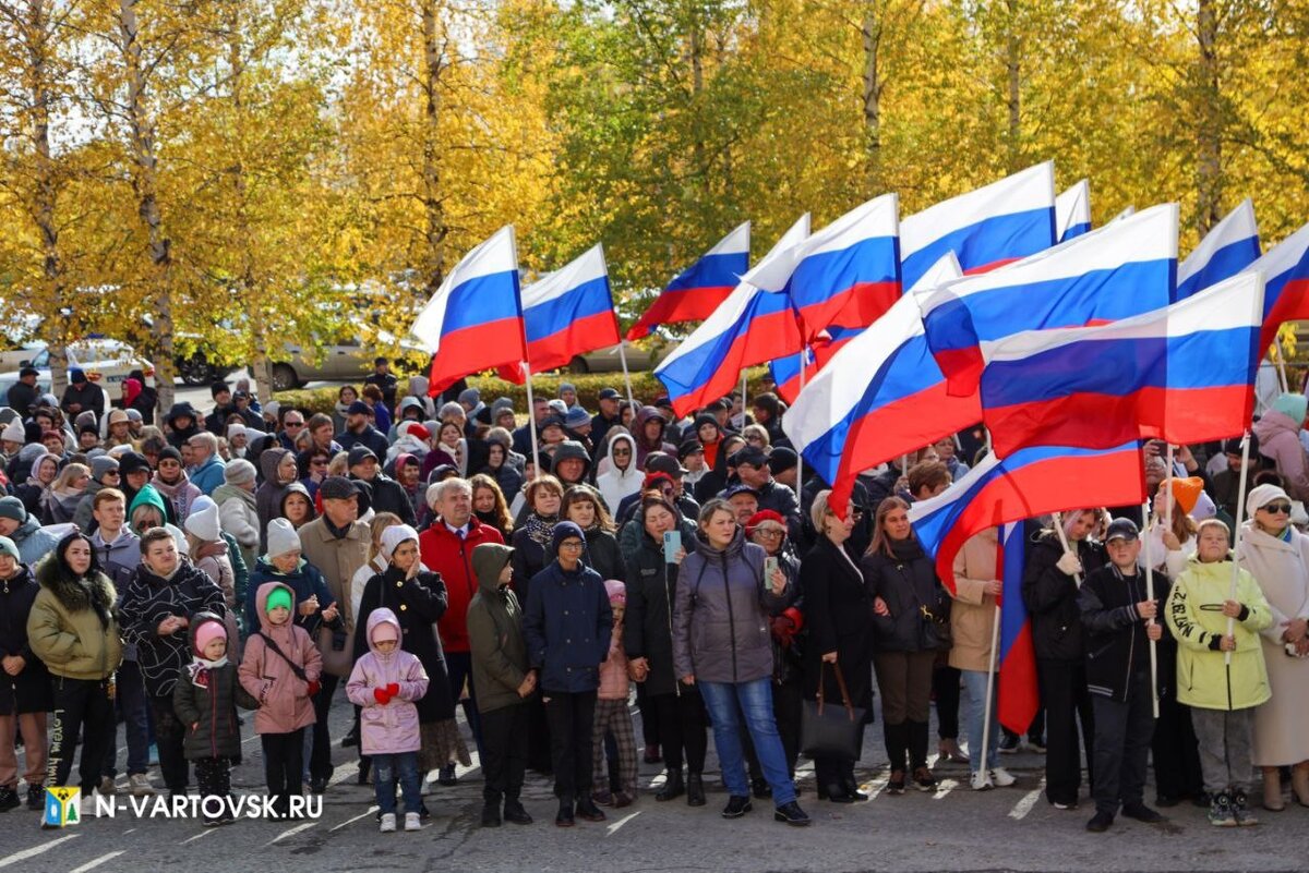    В Нижневартовске в честь Дня воссоединения новых территорий с Россией прошел праздничный концерт