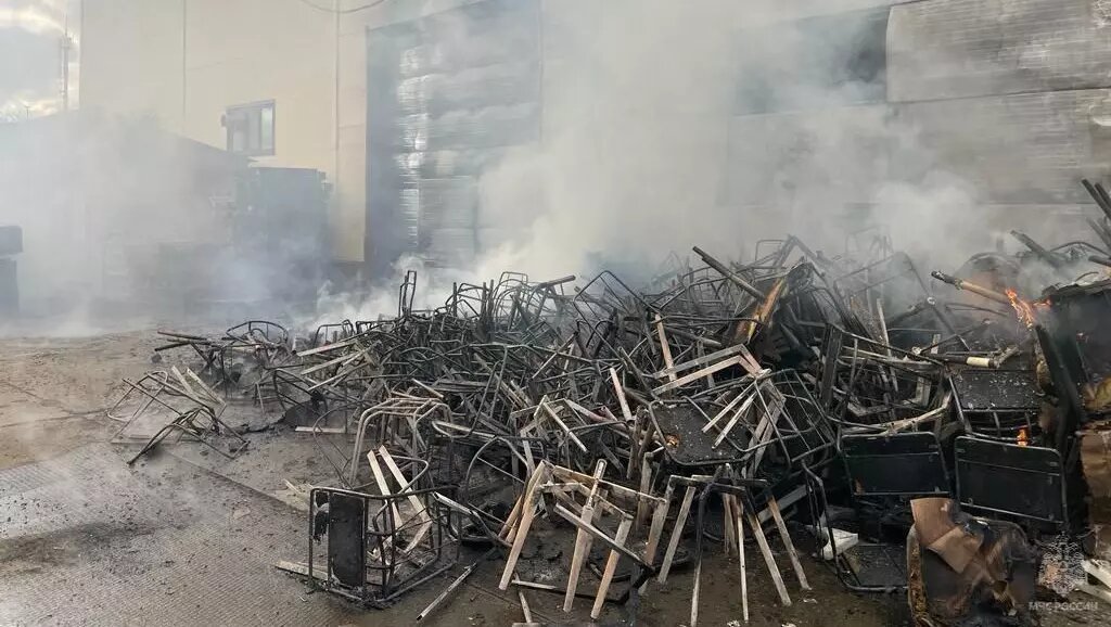     В Ижевске днем 30 сентября произошел пожар на складе со стульями на улице Новосмирновской. Об этом сообщила пресс-служба ГУ МЧС по Удмуртии.