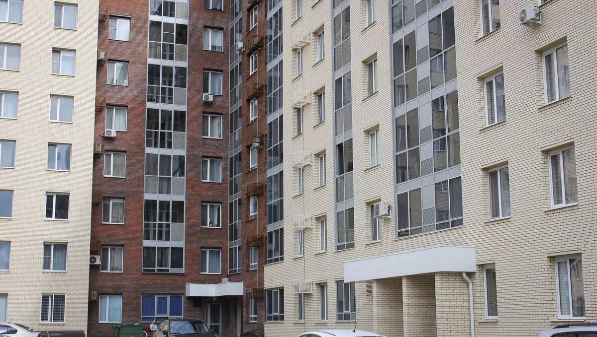     В текущем году в судебные инстанции республики были поданы не менее 8 тысяч заявлений о взыскании долгов по оплате вносов, направленных на капитальный ремонт в жилых домах.