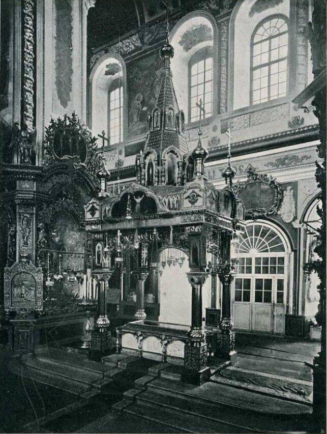 Сень над ракой с мощами преподобного Серафима Саровского