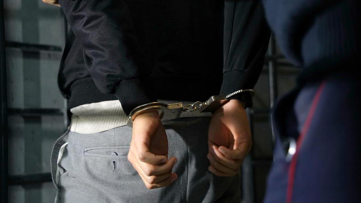    Подозреваемого ведут в изолятор:NUR.KZ / Владимир Третьяков