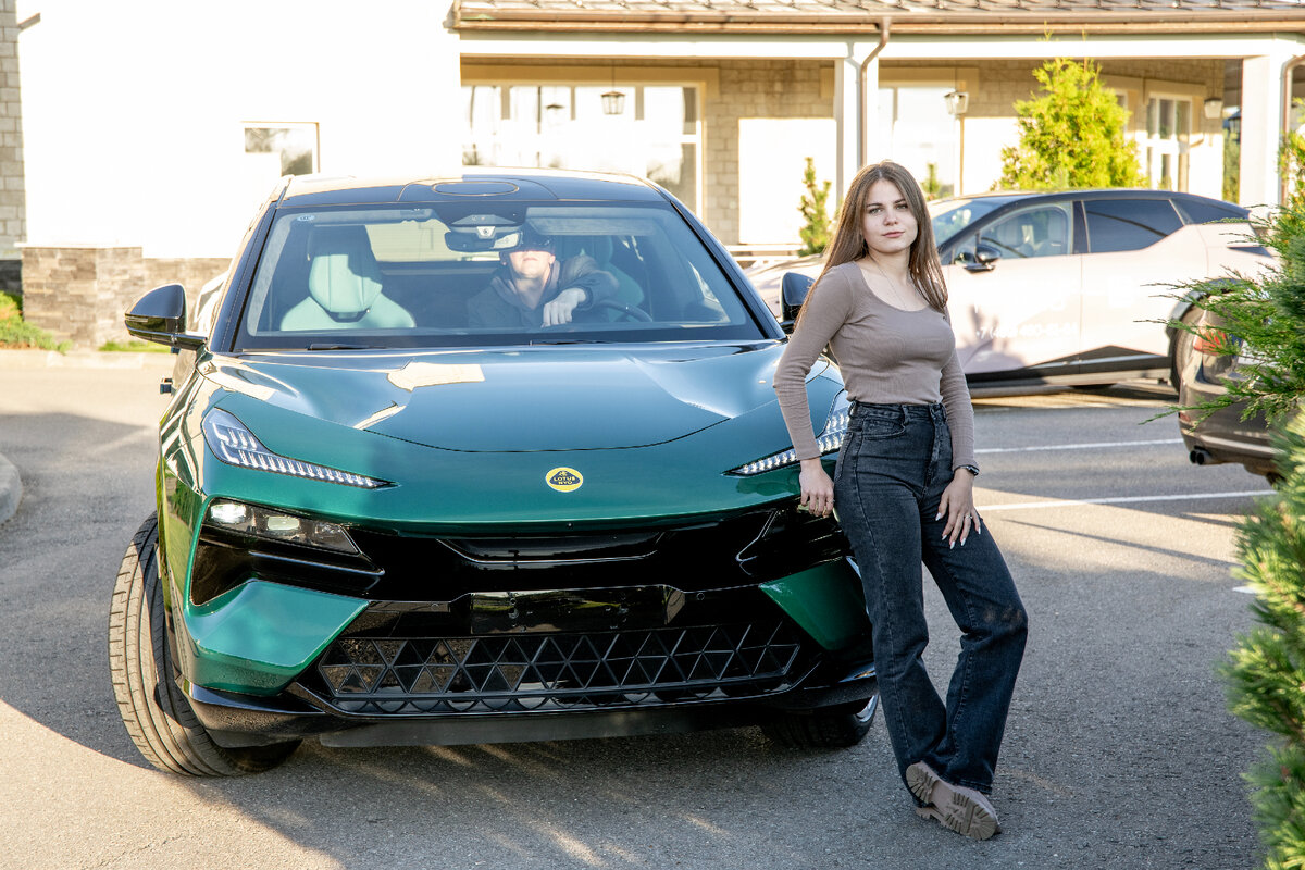 Lotus Eletre в наличии в Москве в Frank Auto