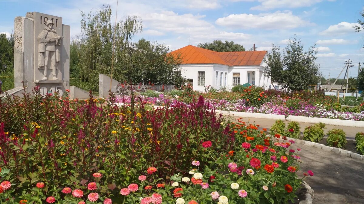     Нехаевский район Волгоградской области раскинулся вдоль правого берега Хопра, где берёт начало его приток — река Тишанка. Рассказываем о самых популярных местах, которые могут порадовать туристов.