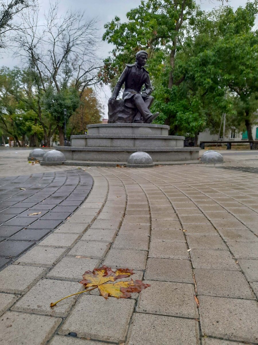 Памятник М.Ю. Лермонтову в г.Георгивск