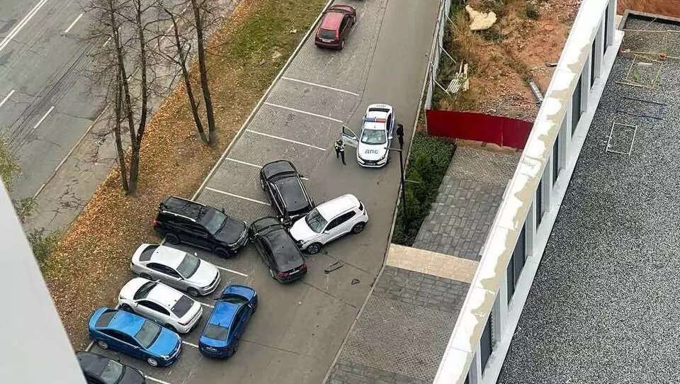     В Ижевске утром 30 сентября нетрезвый водитель автомобиля Audi сначала спровоцировал ДТП, а затем протаранил еще три машины. Об этом сообщили в 1 отделе УГИБДД Удмуртии.