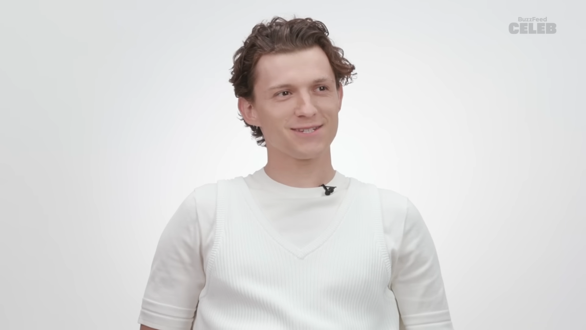 Том Холланд в видеоинтервью BuzzFeed Celeb (2023)