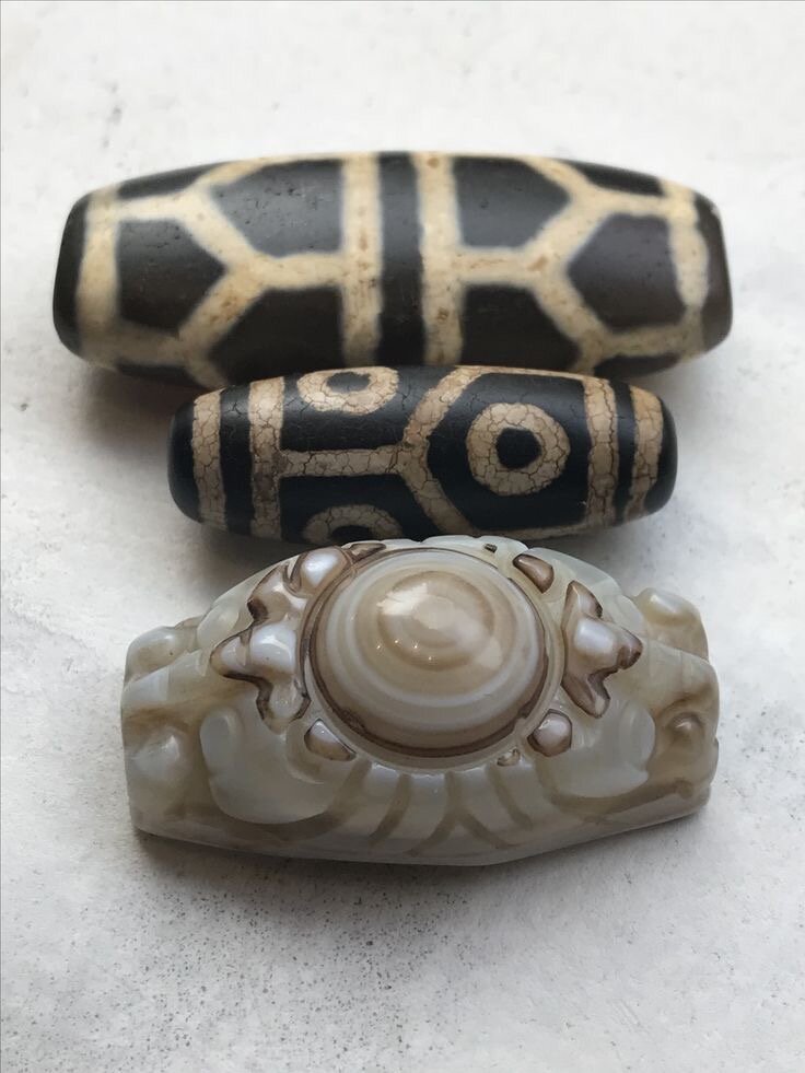 Здесь представлены бусины Дзи, которые помогают улучшить коммуникацию с другими людьми, найти свою вторую половинку, улучшить и гармонизировать свои семейные отношения.