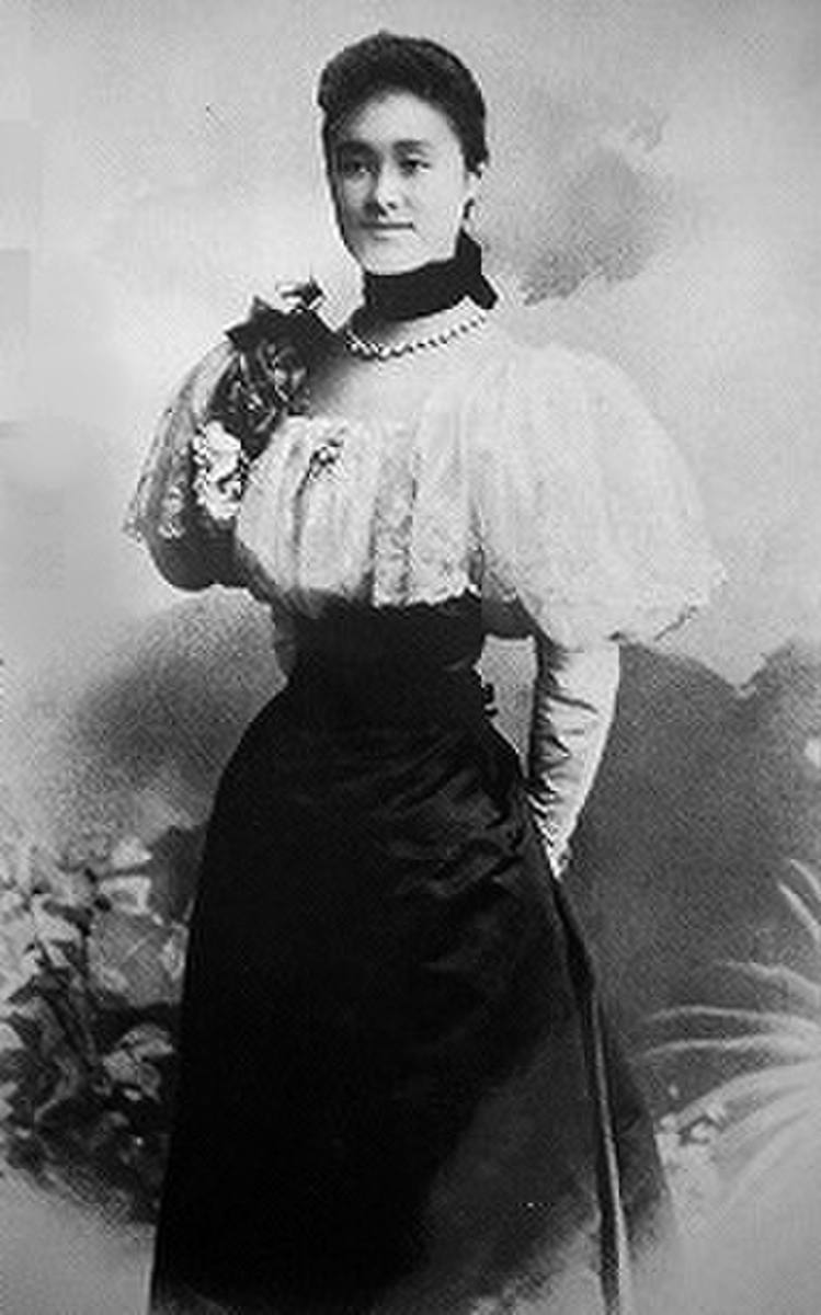 https://upload.wikimedia.org/wikipedia/commons/thumb/b/b8/Mitsuko_Coudenhove_2.jpg/1280px-Mitsuko_Coudenhove_2.jpg