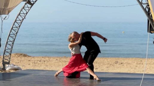 Павел Собирай и Ксения Смильгевич. Street Tango.