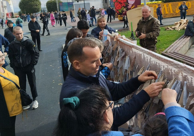   Вадим Шумков не понаслышке знает, как плетут маскировочные сети
