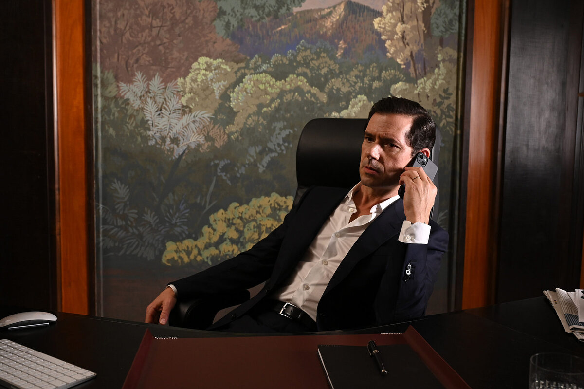 Жан (Мельвиль Пупо), который делает богатых еще богаче. 