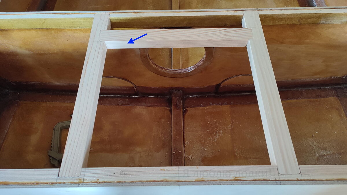 Поперечная балка моторной ниши