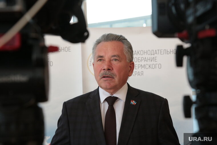    Виктор Плюснин проходит обвиняемым по делу о мошенничестве