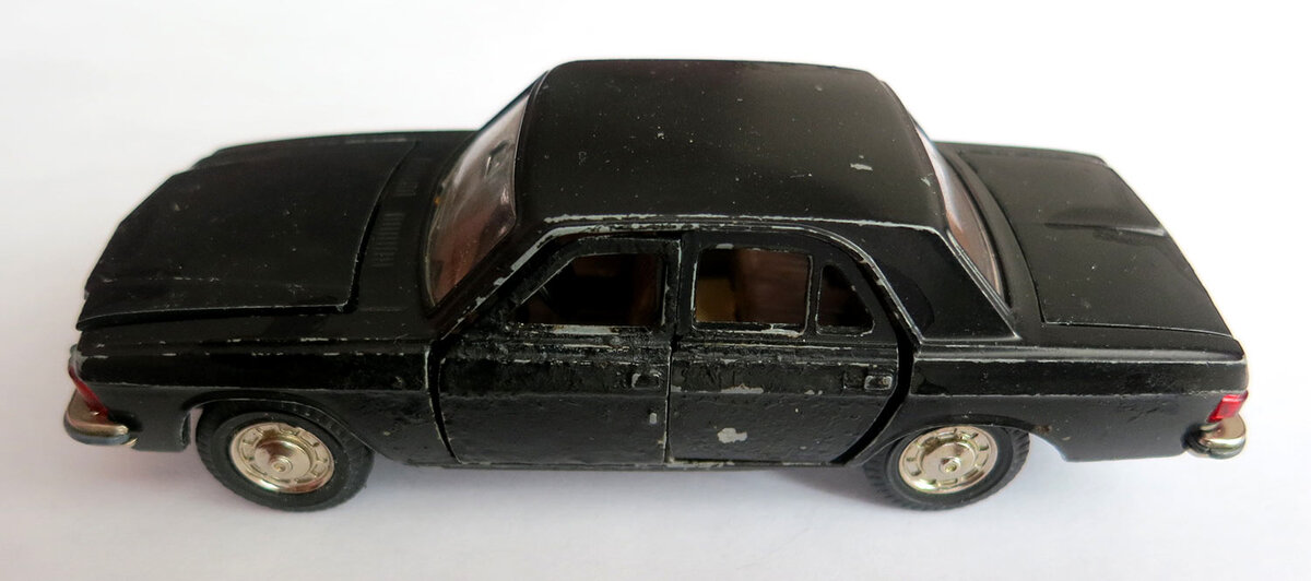 Вид с левого бока. Ободранное ЛКП.