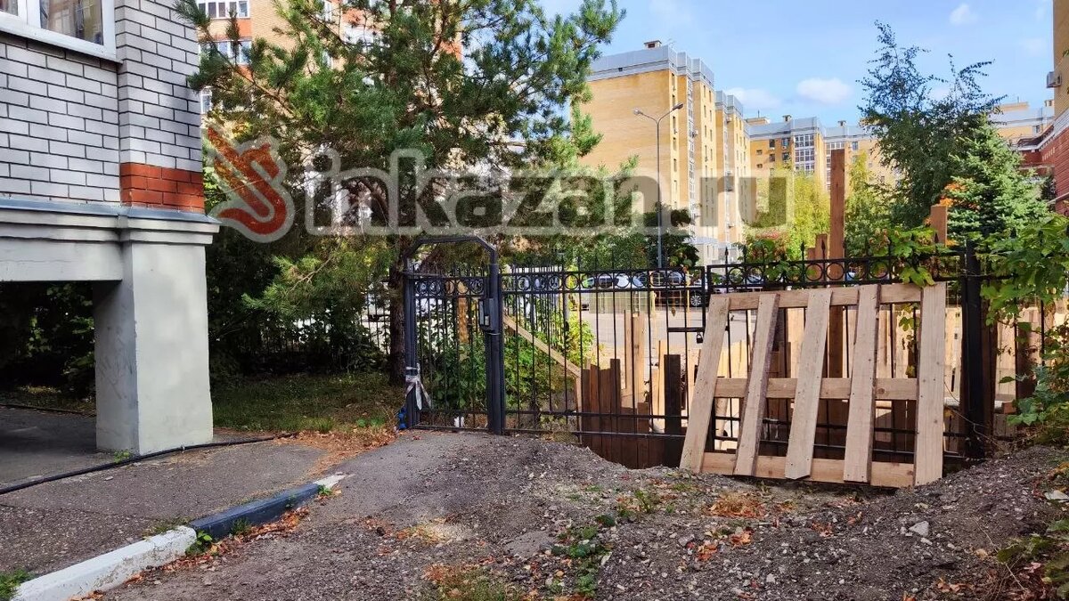    В Казани местная жительница заявила об отсутствии ремонтных работ возле дома №23 по улице Курской. Информацией о том, что происходит возле ямы сейчас, с Inkazan вновь поделилась наша читательница.