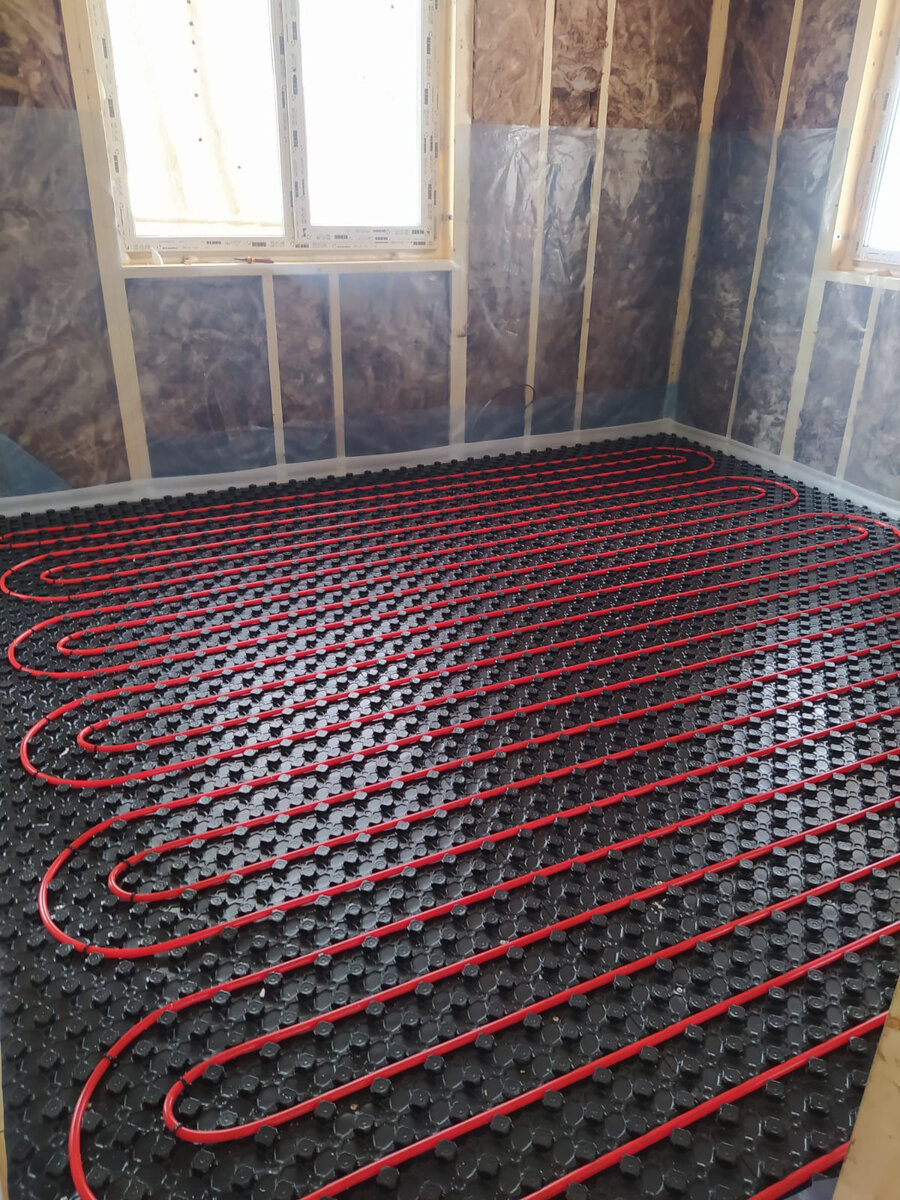 В доме Владислава проведены все необходимые инженерные коммуникации, а также сделан теплый пол во всех помещениях