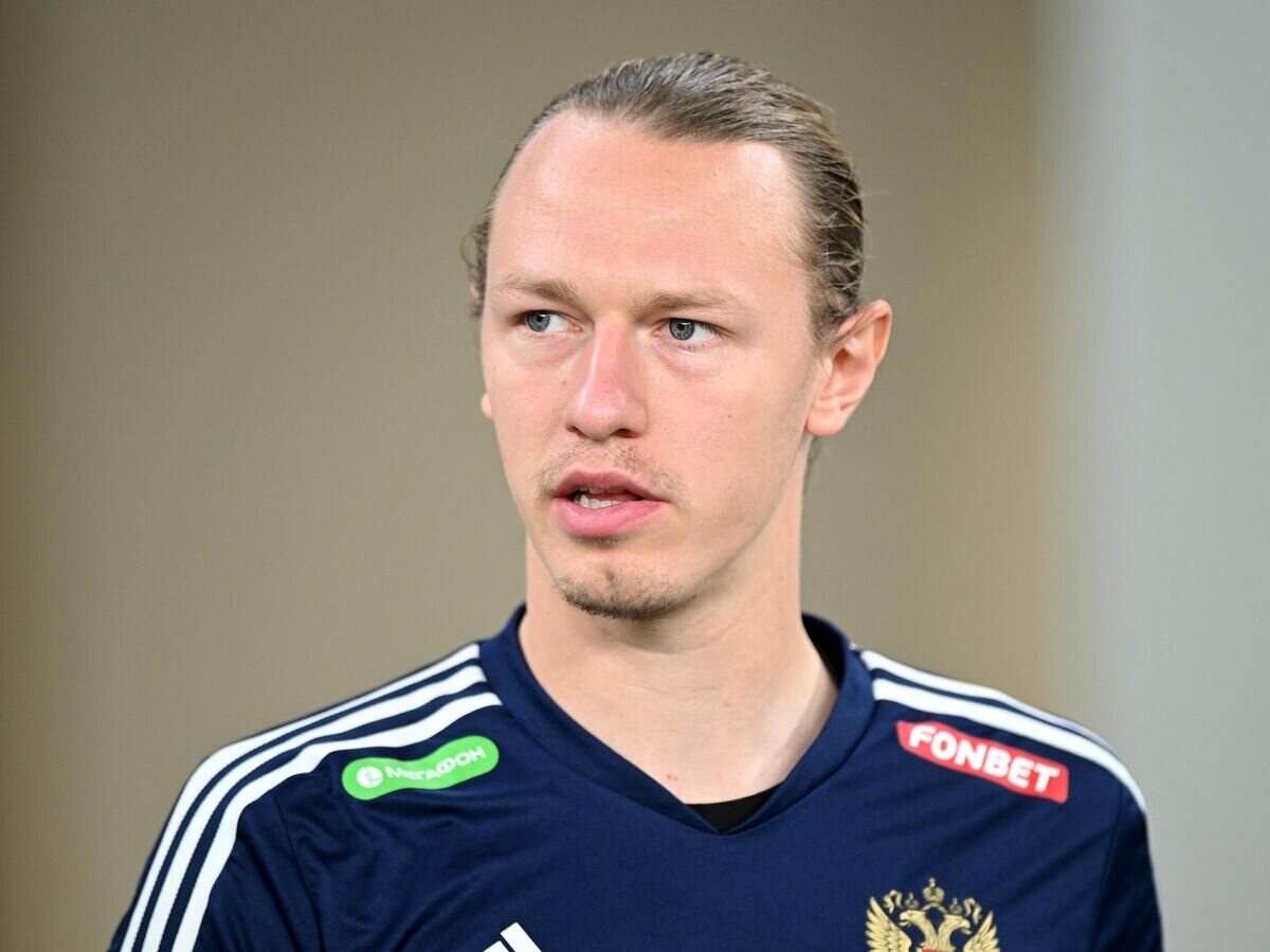    Вратарь сборной России по футболу Матвей Сафонов на тренировке перед товарищеским матчем со сборной Катара в Дохе.© РИА Новости / Григорий Сысоев