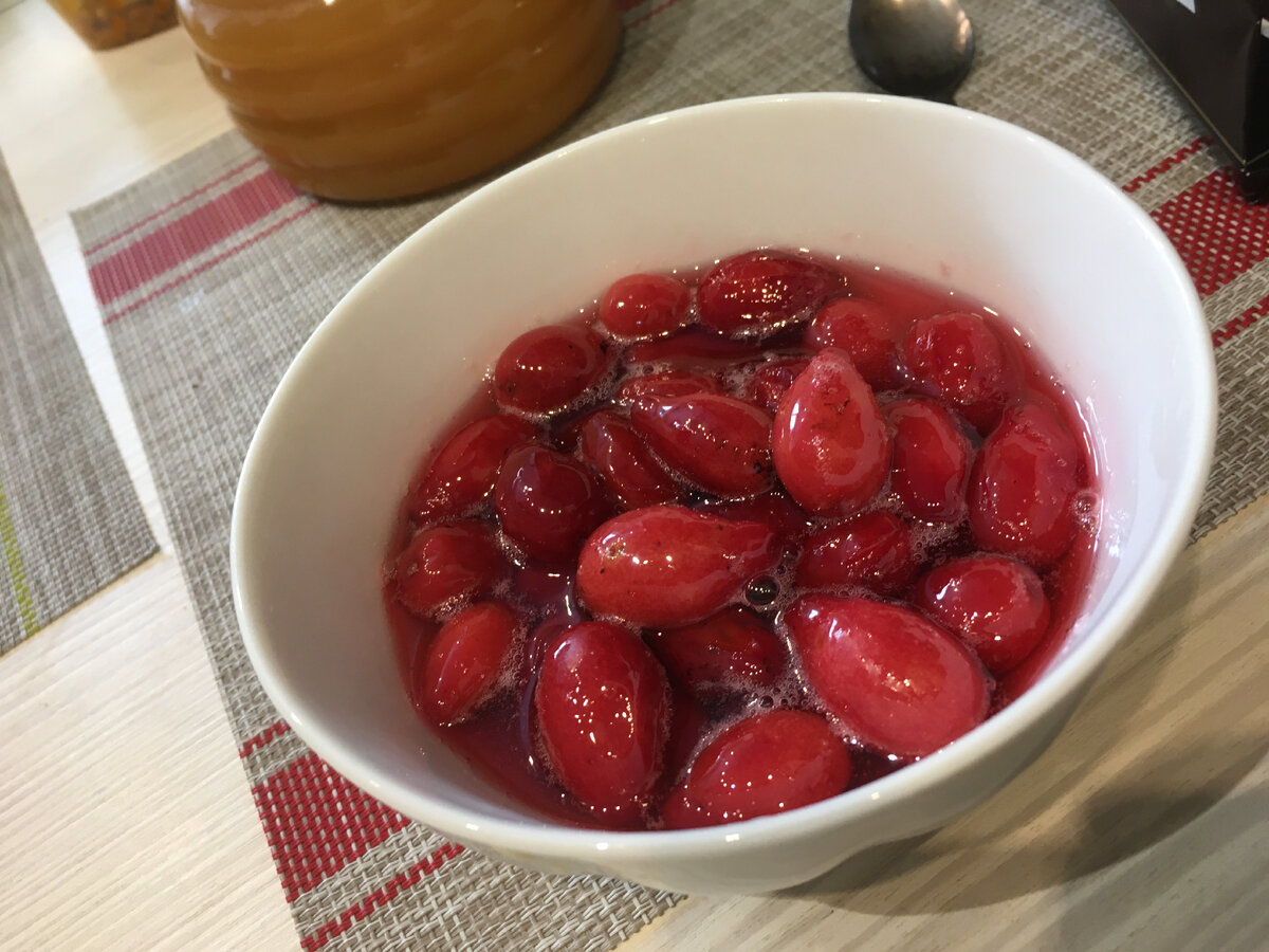 Кизиловое варенье. Очень люблю кизил🥰